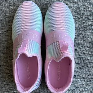 Women’s/girls size 5 shoes